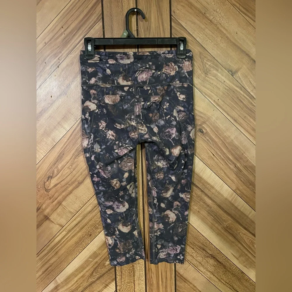 Lululemon Women’s Size 6 Frosted Rose Fast/Free Crop II Leggings - Picture 6 of 7